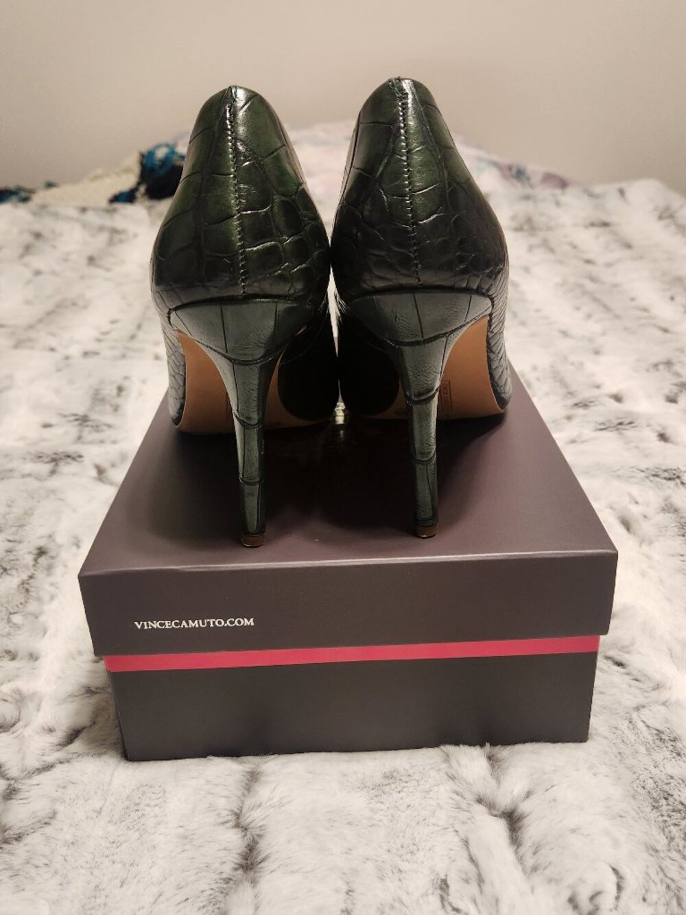 Vince Camuto Savilla Dark Green Croco Embossed Pumps Heels Size 8.5M - Picture 3 of 7